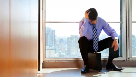 090712 sad businessman 1725x810 pan 20257