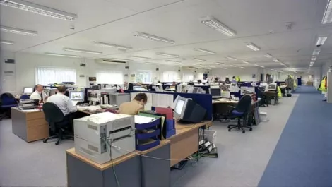 Do open plan offices affect employee work performance?