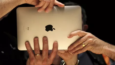 Apple reports record US$4 billion profit