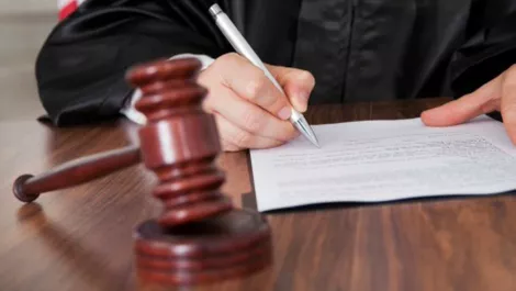 Gavel large crop