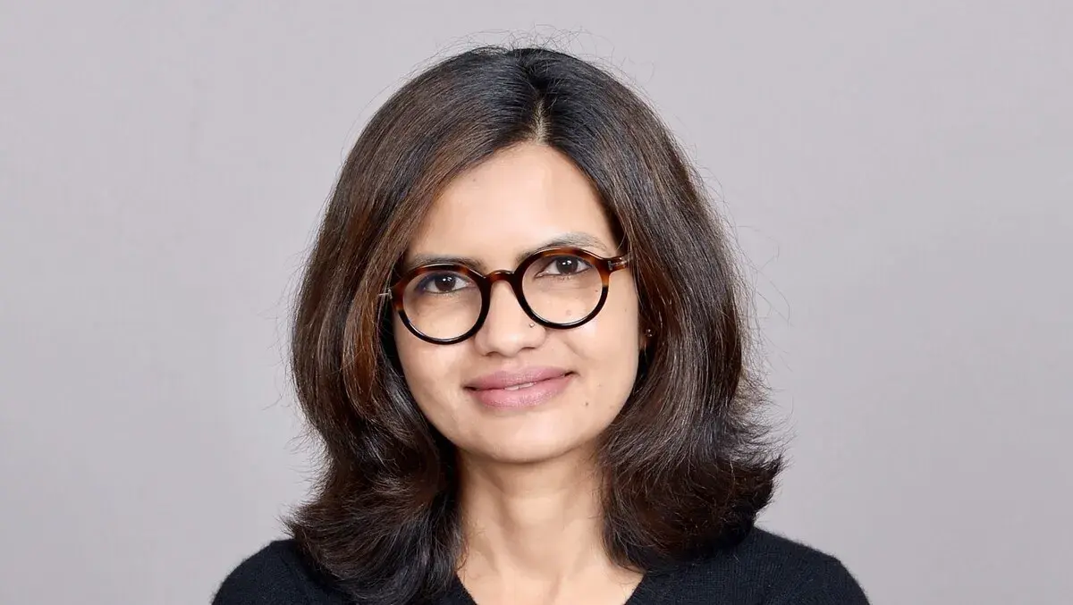 Madhu headshot1(2)