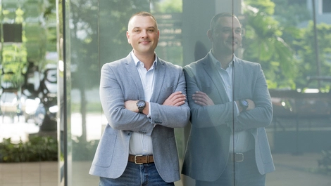 Theo hourmouzis regional vp snowflake
