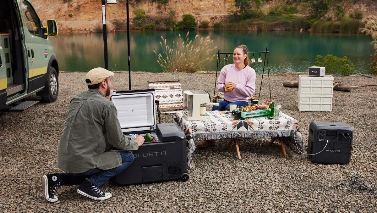 BLUETTI unveils pioneering outdoor power solution SwapSolar