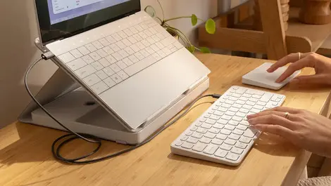 Hands-on review: Casa Pop-Up Desk for hybrid work